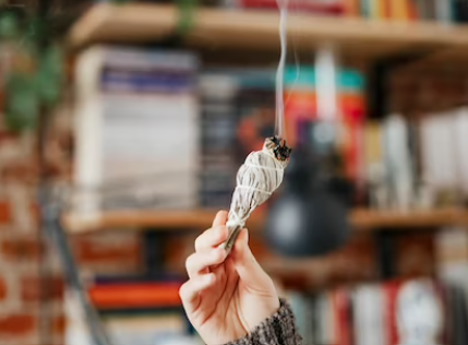 Purification énergétique des lieux proposée par Thomas Lapouge, magnétiseur à La Valette du Var dans le Var